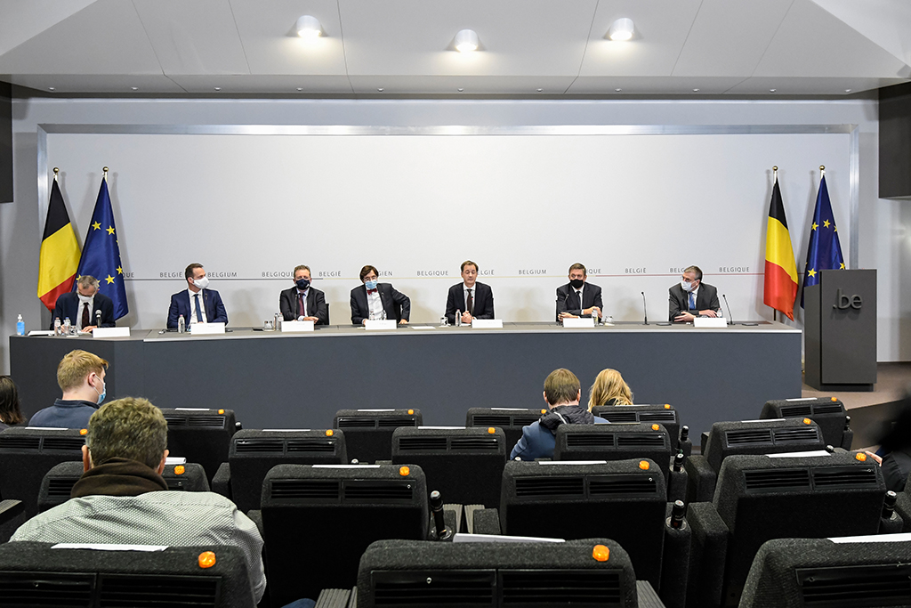 Pressekonferenz nach dem Konzertierungsausschuss im Oktober (Bild: Philip Reynaers/Belga)