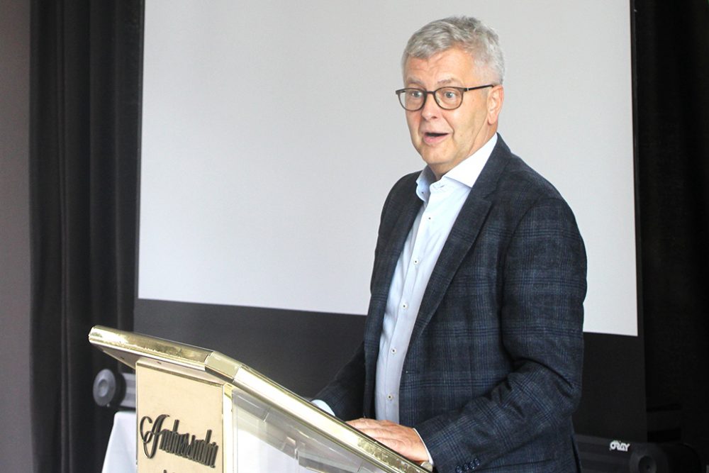 Hubert Bosten bei der letzten Ehrung des Fonds Roger Bosten (Bild: Andreas Lejeune/BRF)