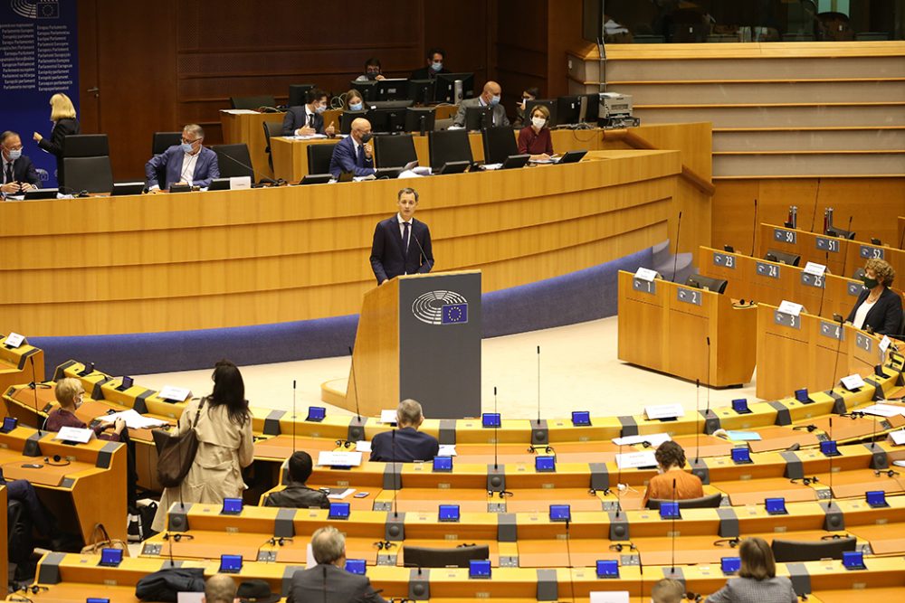 Premier Alexander De Croo bei der Regierungserklärung ... im Europaparlament (Bild: Nicolas Maeterlinck/Belga)