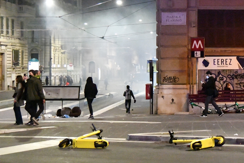 Rauch in den Straßen von Rom (Bild: Tiziana Fabi/AFP)