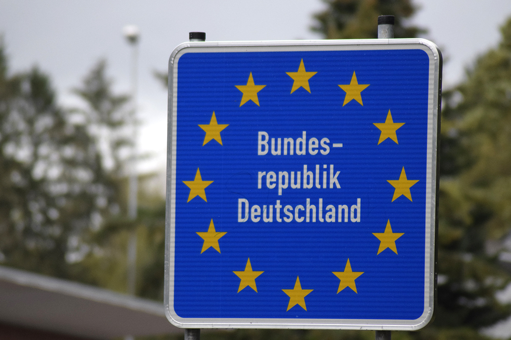 Deutschland-Schild auf Köpfchen (Archivbild: Stephan Pesch/BRF)