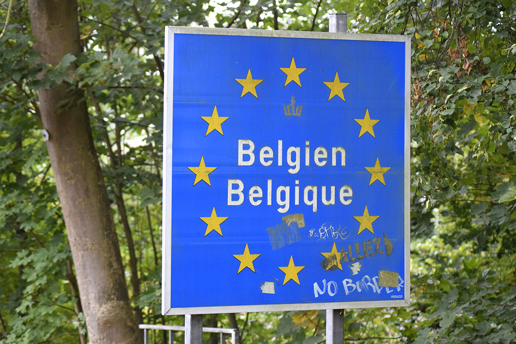 Belgien-Schild auf Köpfchen (Bild: Stephan Pesch/BRF)