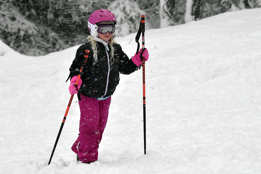 Kind bei Skifahren