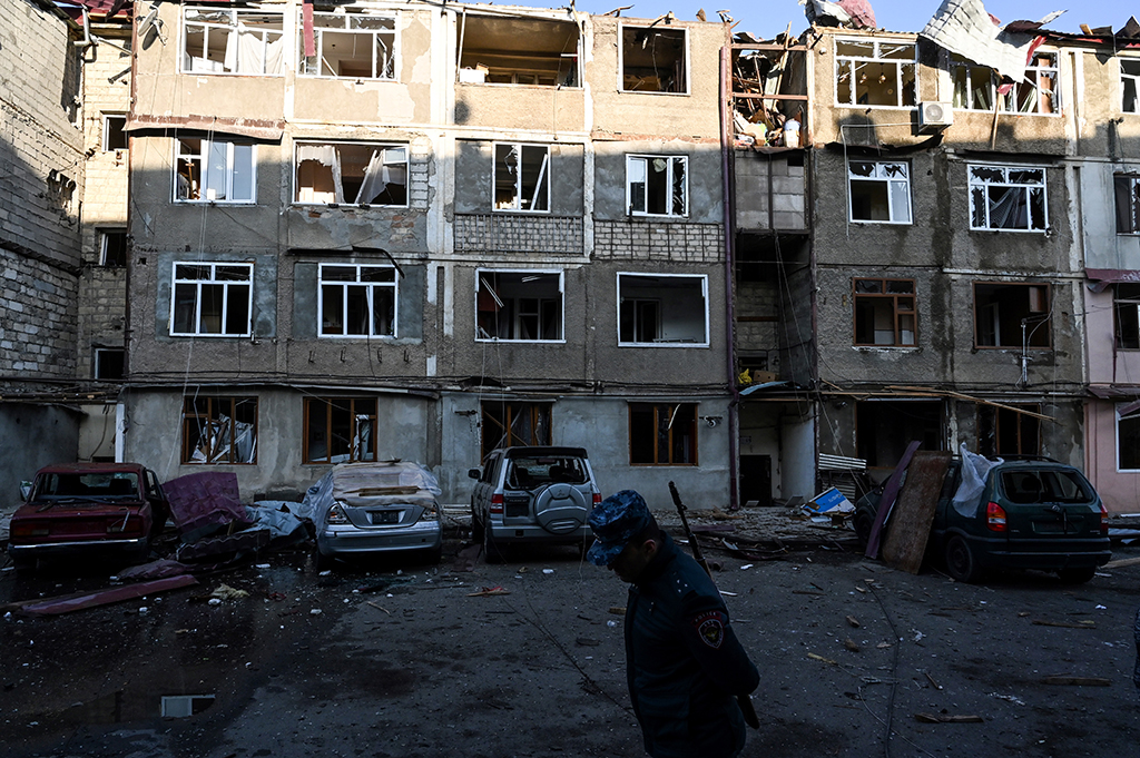 Konflikt um Berg-Karabach - Zerstörte Wohnungen in der Stadt Stepanakert (Bild: AFP)
