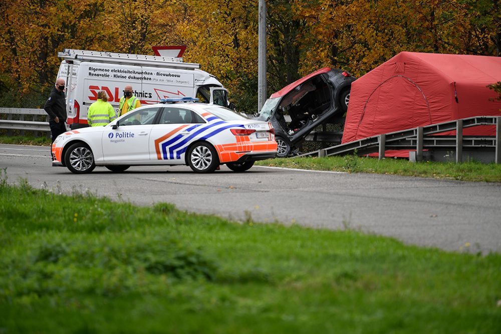 Unfall auf der E19: Mutmaßliche Einbrecher kommen bei Verfolgungsjagd ums Leben (Bild: Jasper Jacobs/Belga)