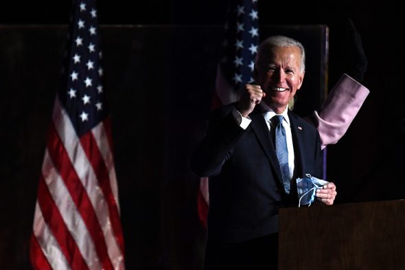 Joe Biden gibt sich siegessicher (Bild: Roberto Schmidt/AFP)