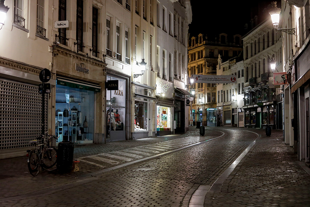 Nächtliche Ausgangssperre: Leere Straßen in Brüssel (Bild: Thierry Roge/Belga)