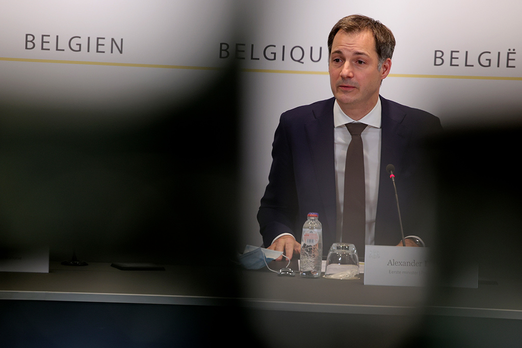 Premierminister Alexander De Croo bei der Pressekonferenz nach dem Konzertierungsausschuss am 27. November (Bild: Olivier Matthys/Belga)