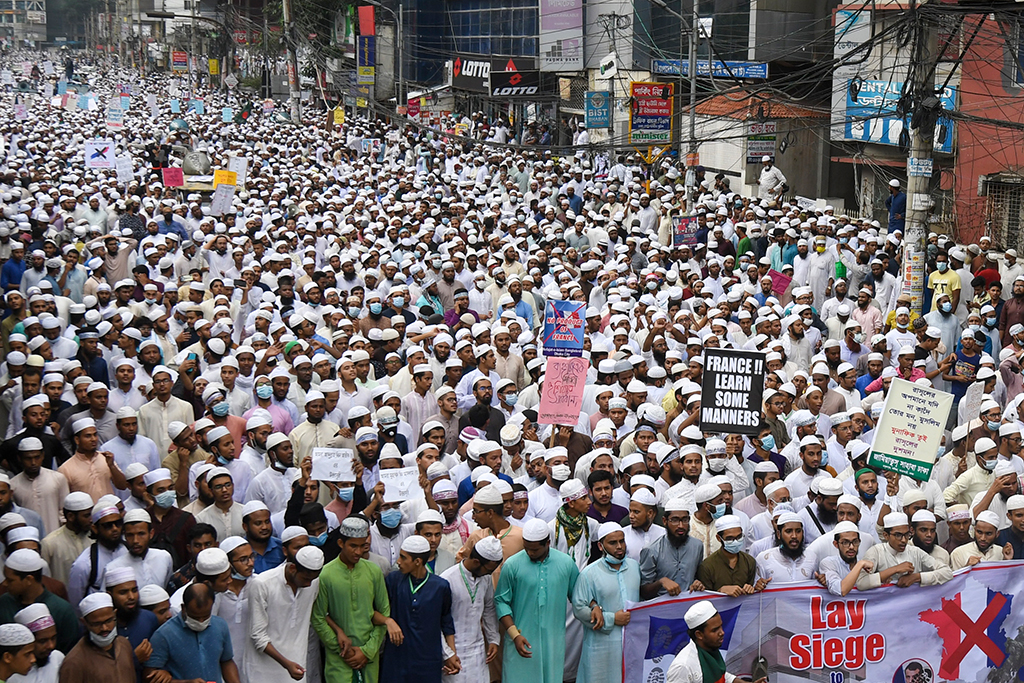 Tausende Muslime protestieren in Dhaka gegen Frankreich (Bild: Munir Uz zaman/AFP)