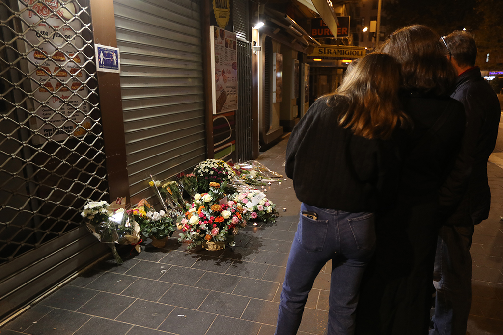 Blumen für die Opfer in Nizza (Bild: Valéry Hache/AFP)