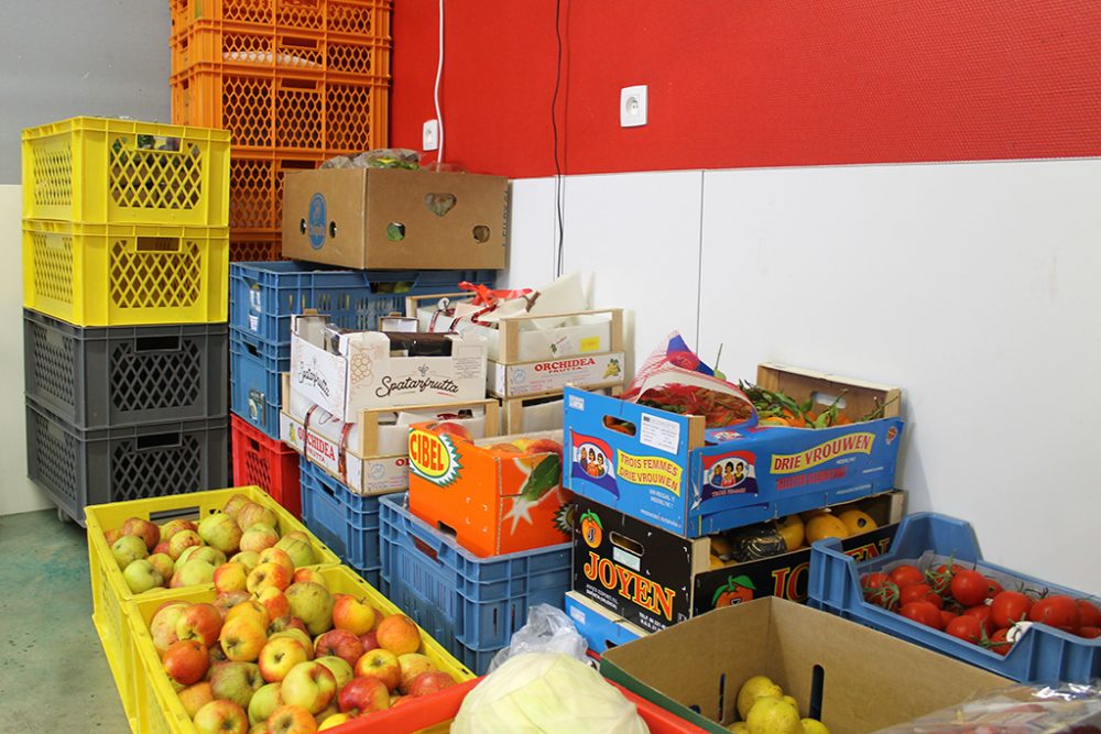 Auch Obst und Gemüse liegen schon bereit - auf frische, vitaminhaltige Lebensmittel legt das Rote Kreuz nämlich besonders viel Wert (Bild: Melanie Ganser/BRF)