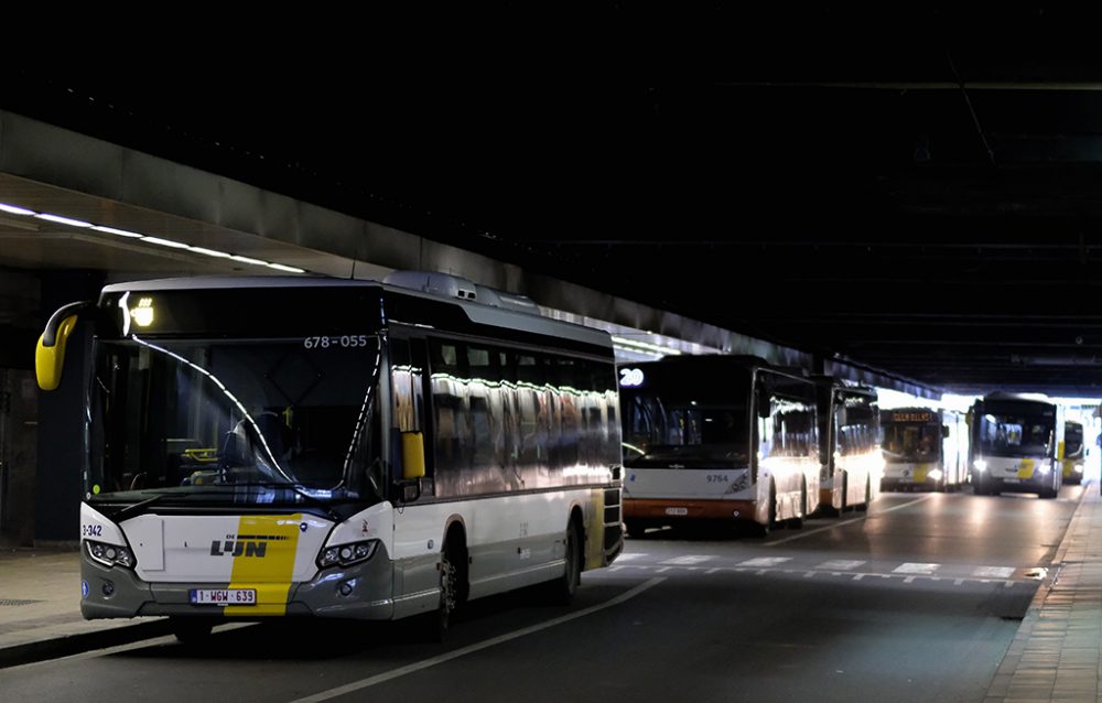 Busse von De Lijn am Brüsseler Nordbahnhof