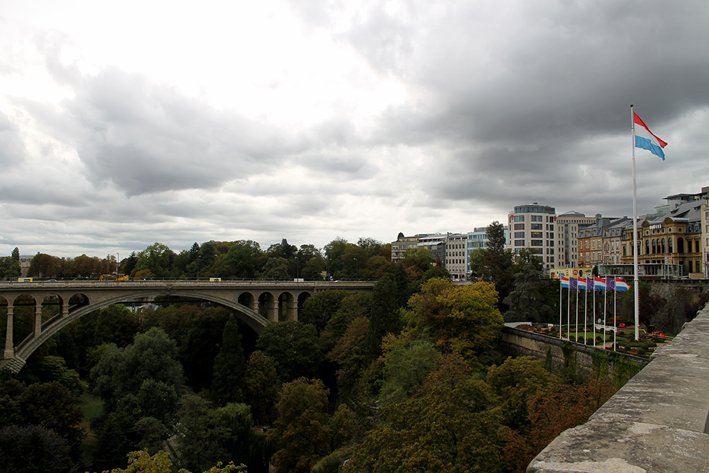 Blick auf die Adolphe-Brücke und das Petruss-Tal in Luxemburg Stadt (Bild: Melanie Ganser/BRF)