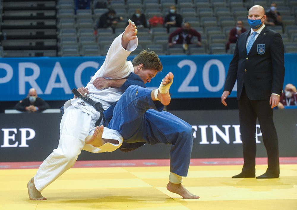 Matthias Casse (l.) hier im Kapf gegen Tato Grigalashvili (Bild: Michal Cizek/AFP)