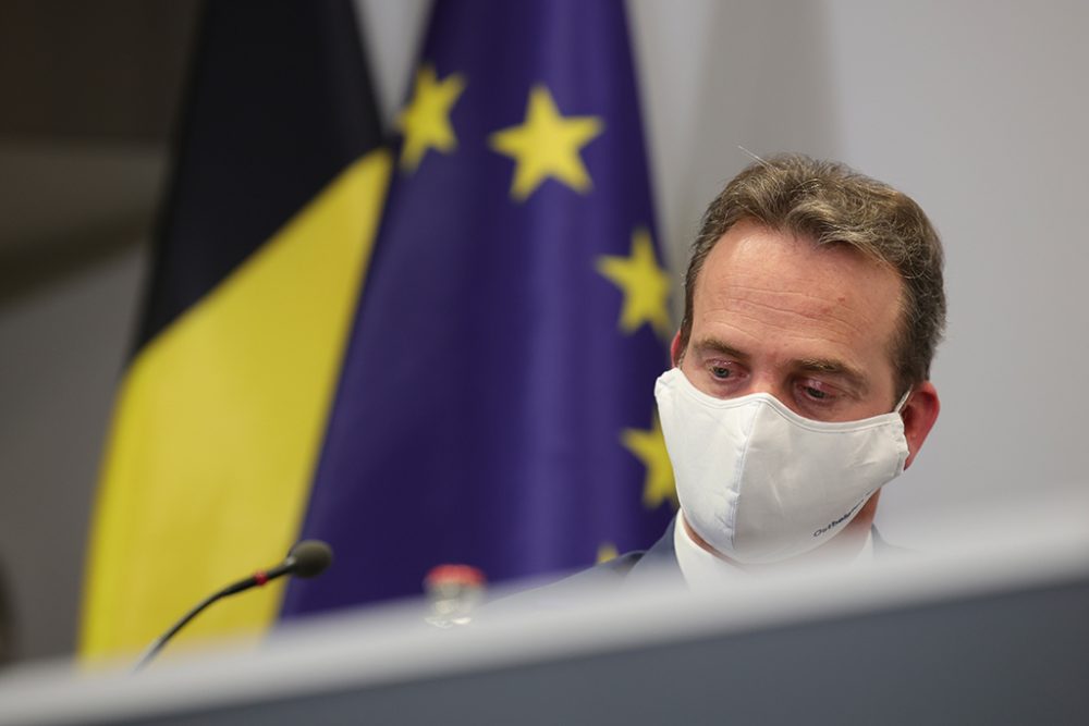 MP Oliver Paasch bei der Pressekonferenz nach dem Konzertierungsausschuss am 27. November (Bild: Olivier Matthys/Belga)