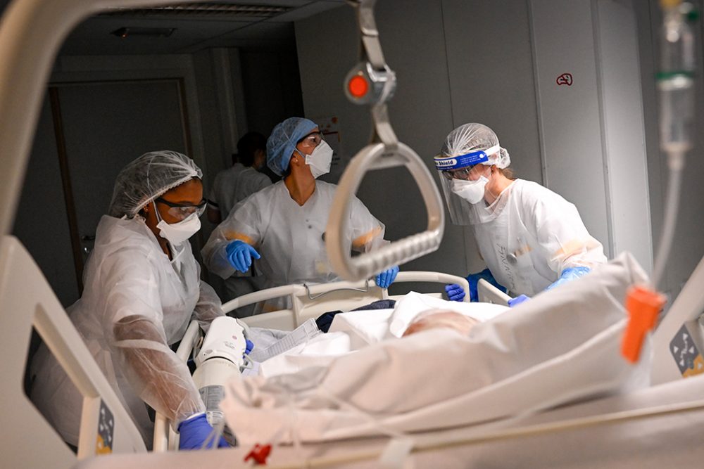 Pflegepersonal im Imelda-Krankenhaus in Bonheiden bei Mechelen (Bild: Dirk Waem/Belga)