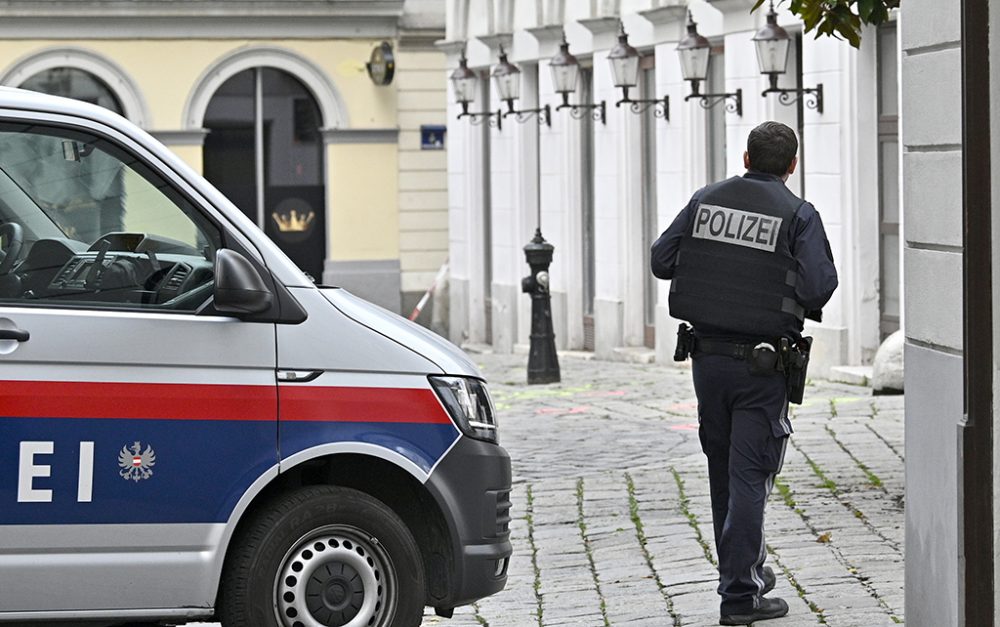 Österreichischer Polizist am Schwedenplatz in Wien am 3. November (Bild: Hans Punz/APA/AFP)