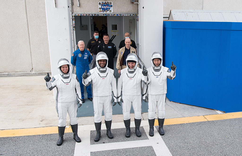 Die Astronauten Shannon Walker, Victor Glover, Mike Hopkins und Soichi Noguchi bei der Generalprobe am 12. November (Bild: Joel Kowsky/AFP)