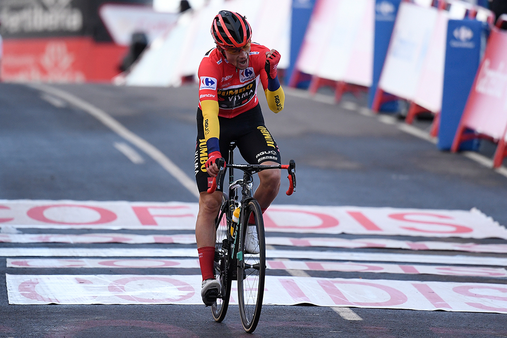 Primoz Roglic im Ziel der vorletzten Etappe der Vuelta (Bild: Oscar Del Pozo/AFP)