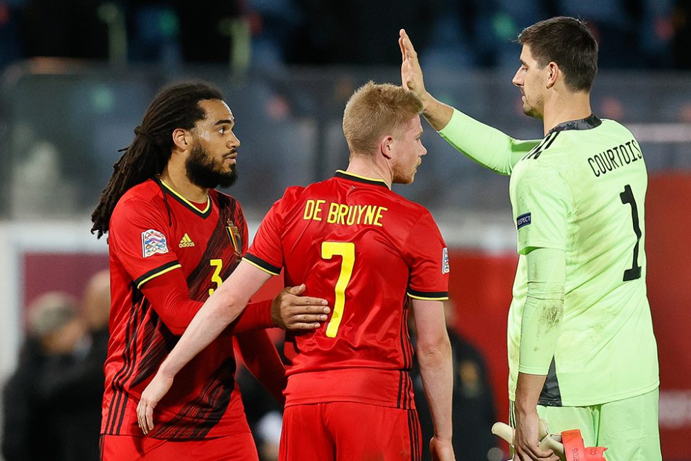 Jason Denayer, Kevin De Bruyne und Thibaut Courtois beim Spiel gegen England am 15. November (Bild: Bruno Fahy/Belga)