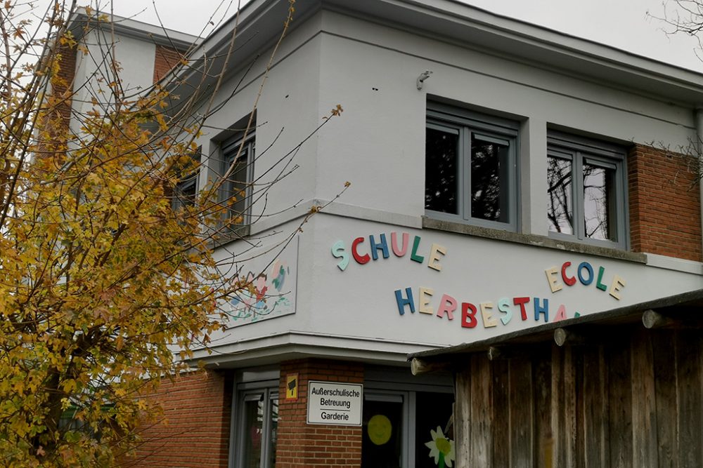 Die Gemeindeschule in Herbesthal (Bild: Raffaela Schaus/BRF)