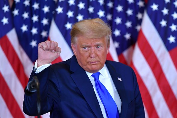 Auch Donald Trump zeigt die Siegerfaust (Bild: Mandel Ngan/AFP)