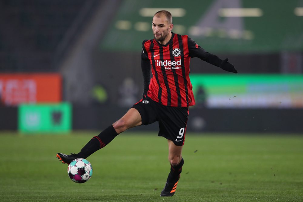 Bas Dost im Bundesligaspiel VfL Wolfsburg gegen Eintracht Frankfurt am 11. Dezember 2020 (Bild: Ronny Hartmann/AFP)