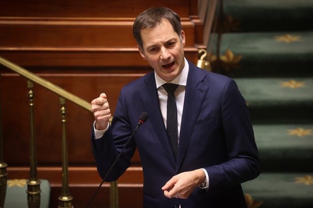 Premierminister De Croo am Donnerstag bei der Fragestunde der Kammer (Bild: Virginie Lefour/Belga)