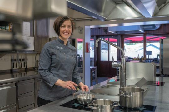 Francine Wickler in der Küche ihres Restaurants "Le Jardin" in Oudler (Archivbild: Achim Nelles)