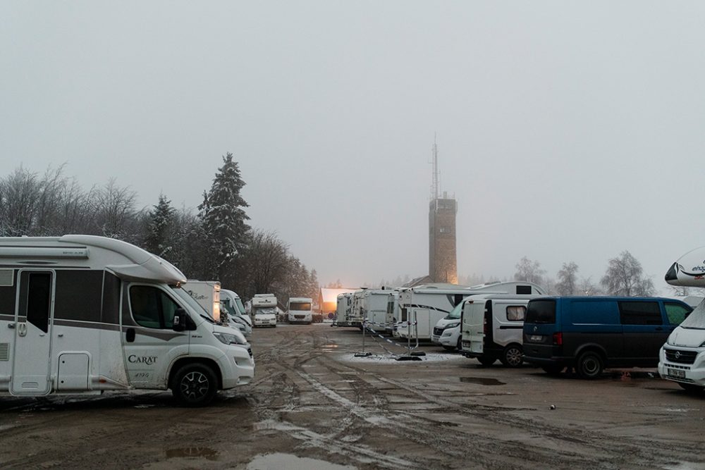 Parkplatz am Signal de Botrange am Sonntagmorgen (Archivbild: Nicolas Lambert/Belga)