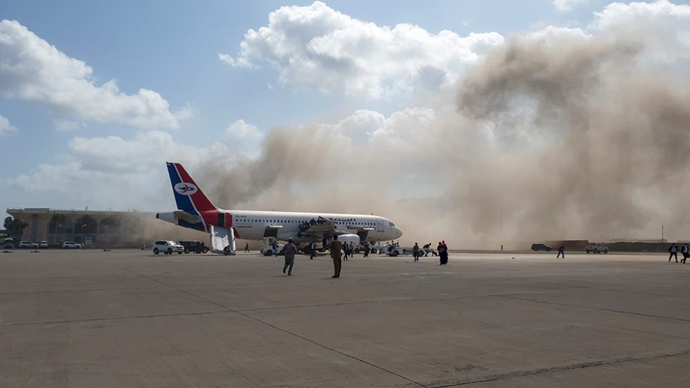 Schwere Explosion am Flughafen nach Ankunft der neuen Regierung