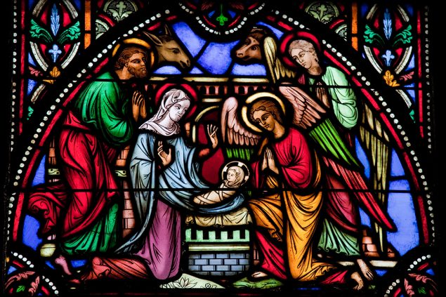 Krippe auf einem Kirchenfenster (© Bildagentur PantherMedia / jorisvo)