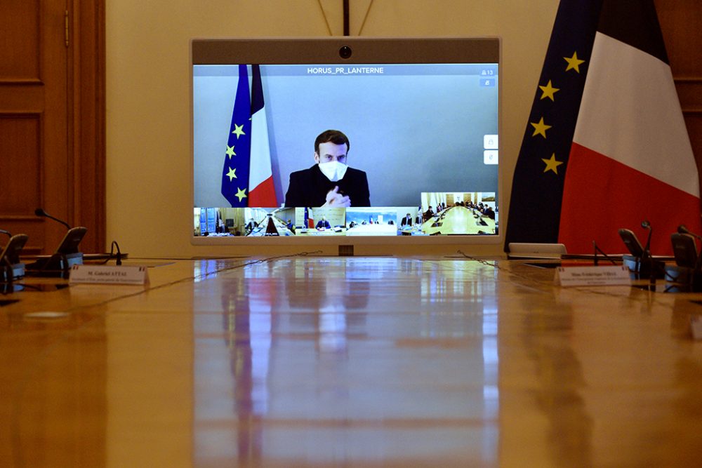 Emmanuel Macron bei der Videokonferenz am Montag (Bild: Julien De Rosa/AFP)