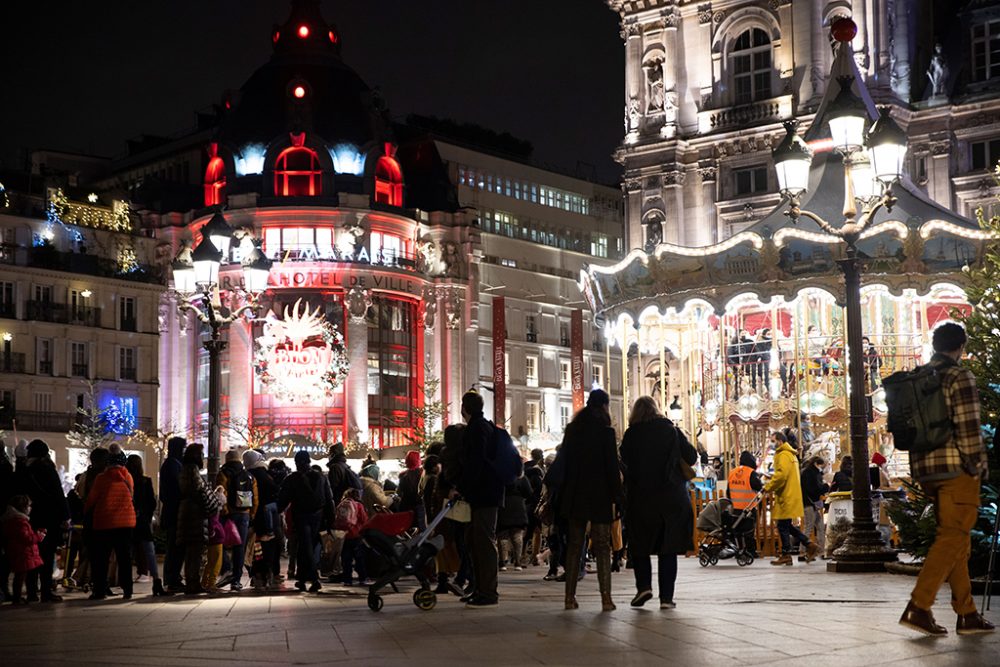 Früher Abend am zweiten Weihnachtstag in Paris (Bild: Thomas Samson/AFP)