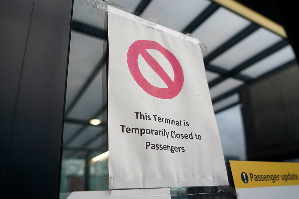 Passagier-Terminal am Flughafen Heathrow am Montag (Bild: Niklas Hallen/AFP)