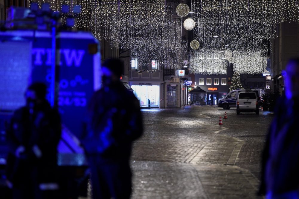 Nach Amokfahrt in Trier: Polizei sichert den Tatort (Bild: Jean-Christophe Verhaegen/AFP)