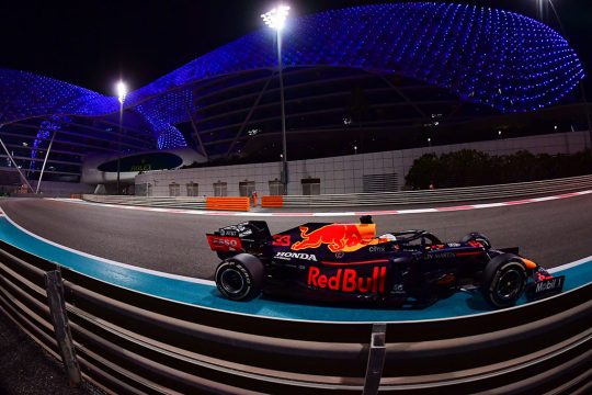 Max Verstappen gewinnt in Abu Dhabi (Bild: Giuseppe Cacace/Pool/AFP)