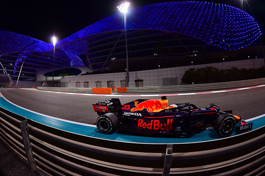 Max Verstappen gewinnt in Abu Dhabi (Bild: Giuseppe Cacace/Pool/AFP)