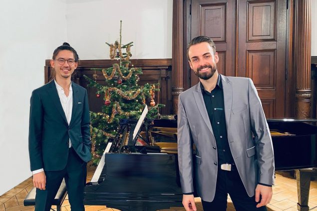 Bariton Fabio Lesuisse (r.) und Pianist Toni Geiger lassen das Jahr mit einem Videokonzert ausklingen (Bild: Ostbelgienfestival)