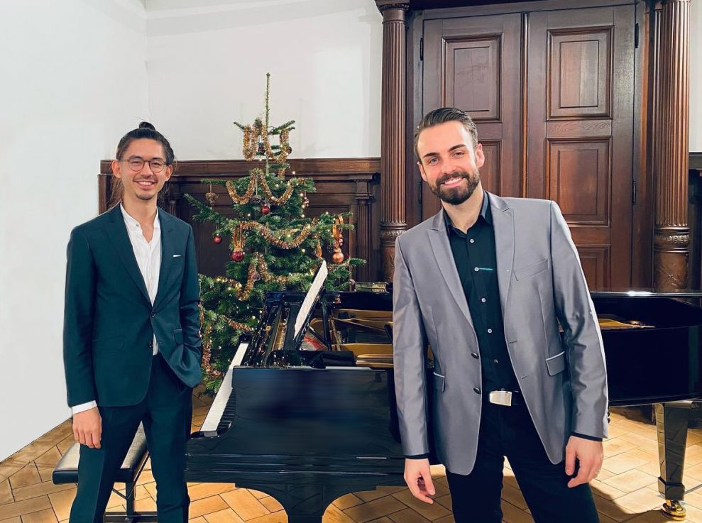Bariton Fabio Lesuisse (r.) und Pianist Toni Geiger lassen das Jahr mit einem Videokonzert ausklingen (Bild: Ostbelgienfestival)