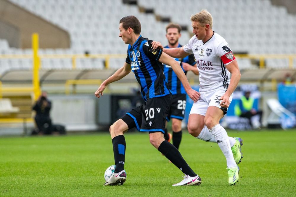 Vanaken (Club Brugge) im Zweikampf gegen Beck (AS Eupen) (Bild: Kurt Desplenter/Belga)