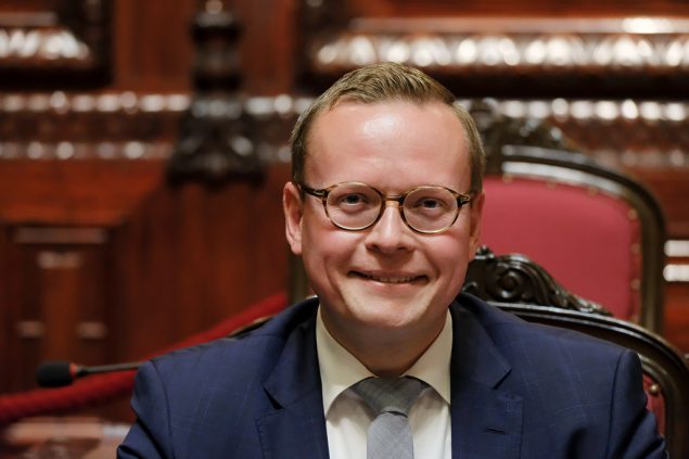 Alexander Miesen im Senat (Bild: Nicolas Maeterlinck/Belga)