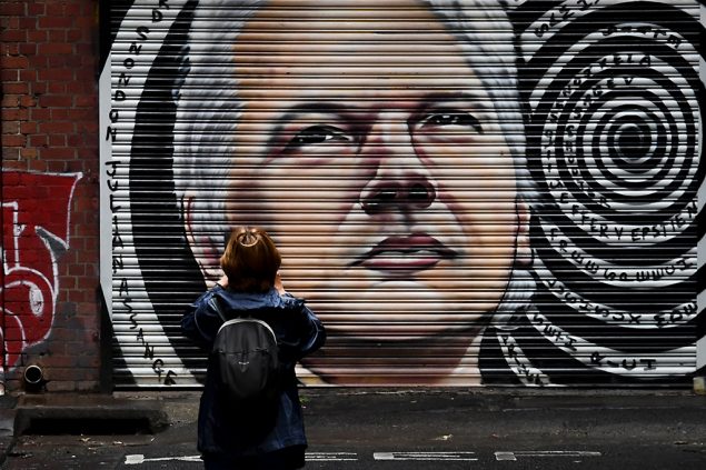 Wandbild von Assange in Melbourne (Bild: William West/AFP)