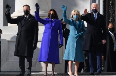 Doug Emhoff, Kamala Harris, Jill und Joe Biden bei ihrer Ankunft am Kapitol in Washington (Bild: Angela Weiss/AFP)