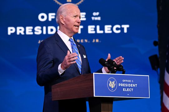 Der künftige US-Präsident Joe Biden bei der Fernsehansprache am Donnerstag (Bild: Jim Watson/AFP)