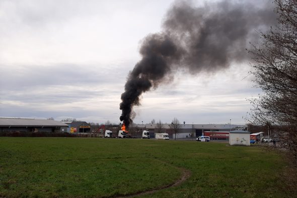 Brand in der Eupener Industriezone (Bild: Manuel Zimmermann/BRF)