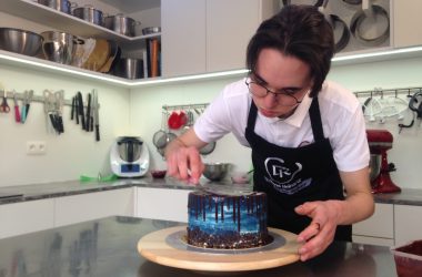 Leidenschaft fürs Backen: Foodblogger David Reinartz begeistert mit Drip Cakes (Bild: Michaela Brück/BRF)