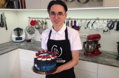Leidenschaft fürs Backen: Foodblogger David Reinartz begeistert mit Drip Cakes (Bild: Michaela Brück/BRF)