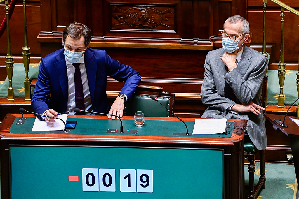 Premierminister Alexander De Croo und Gesundheitsminister Frank Vandenbroucke am Donnerstag in der Kammer (Bild: Laurie Dieffembacq/Belga)