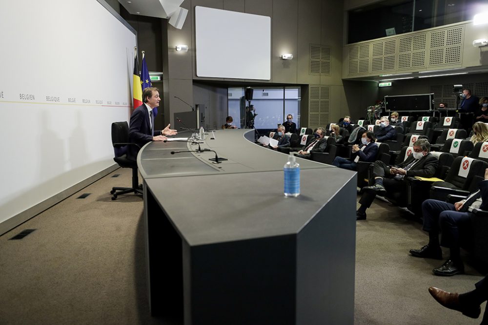 Premier De Croo bei der Pressekonferenz nach dem Konzertierungsausschuss (Bild: Oliver Hoslet/Pool/Belga)